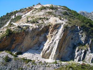 800px-Carrara_marble_quarry_6379