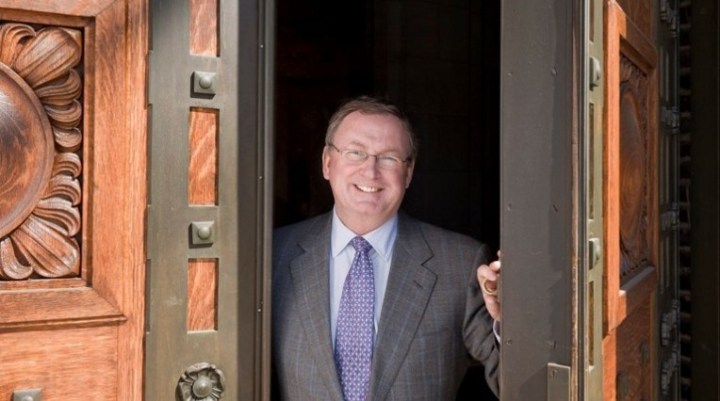 02. Malcolm Rogers opening doors (2) small crop.showcase_2