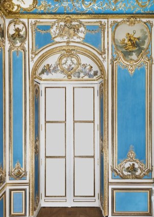 Interior architecture from the assembly room of l’hôtel Dangé. Paris, ca. 1750, with modern additions. Height to the cornice, 15’ Paris, Musée du Louvre/ Olivier Ouadah). 